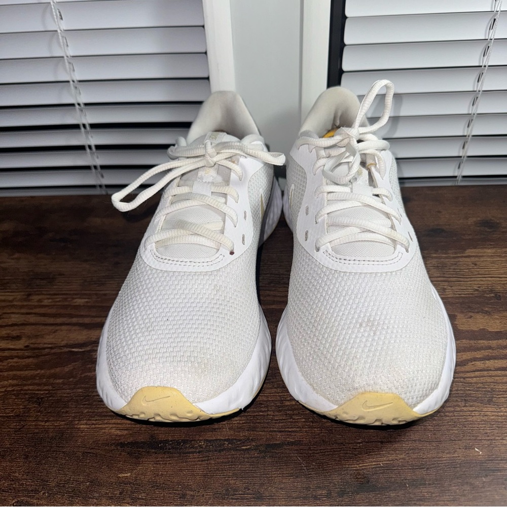 Nike Revolution 5 White Gold Women’s Running Sneaker Shoes Size 9.5 BQ3207-108 - Picture 6 of 9